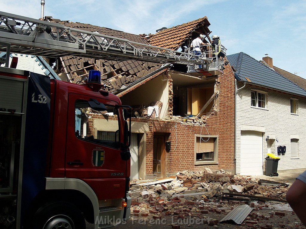 Detonation im Haus Erftstadt Dirmertsheim Brueckenstr P498.JPG
